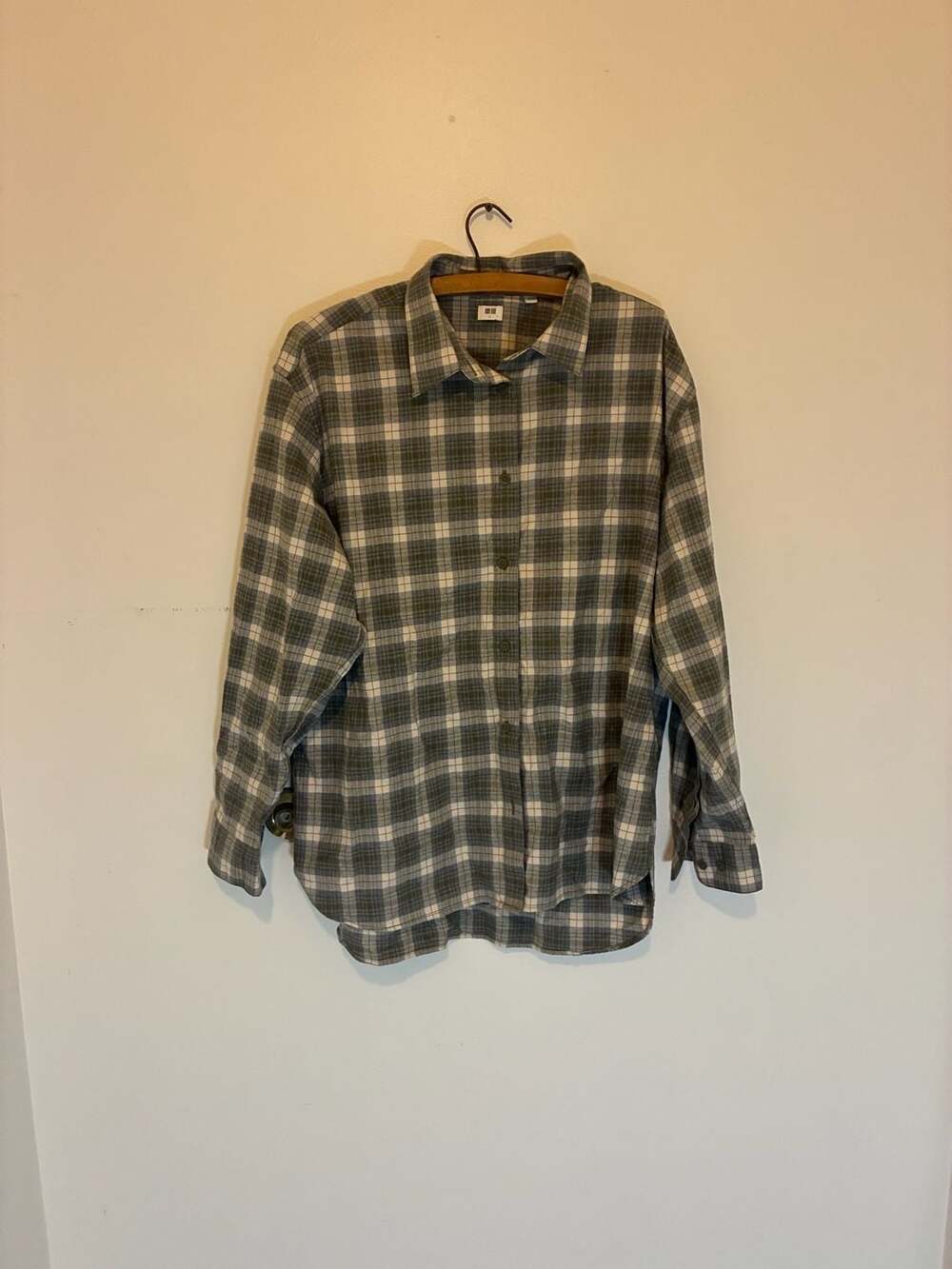 Uniqlo Plaid Long Sleeve Button Down Shirt Size L Green Gray Flannel